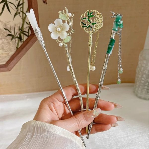 5 F 6-piece set of women's Chinese style hairpins, antique tassel hairpins, cheongsam Hanfu step rocking hairpins, and new horse face hair accessories